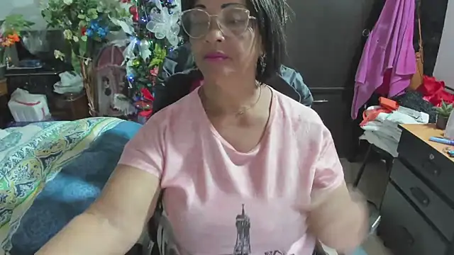 Snapshot of Mrs_mommy_ chatting on December 19, 2025, 7:43 pm Mrs mommy online show from December 19, 2025, 7:43 pm