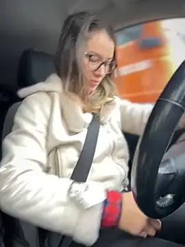 HotXMom online show from October 3, 2025, 5:59 am