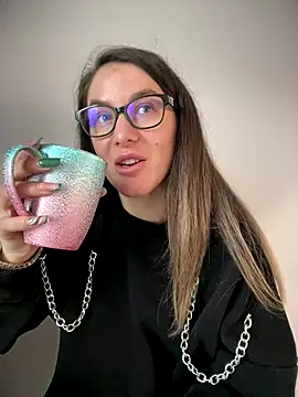 HotXMom online show from January 8, 2026, 7:43 am