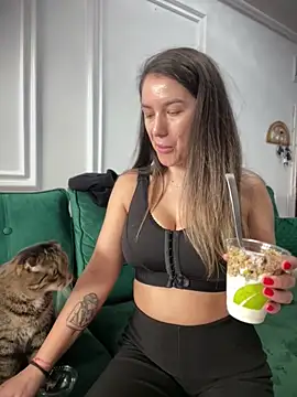 HotXMom online show from March 3, 2026, 7:25 am