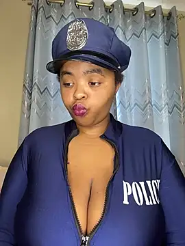 Snapshot of Linahlove chatting on February 28, 2026, 1:01 pm Linahlove online show from February 28, 2026, 1:01 pm