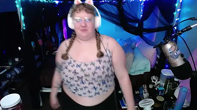 Snapshot of FatVeronica chatting on February 6, 2025, 6:29 am FatVeronica online show from February 6, 2025, 6:29 am