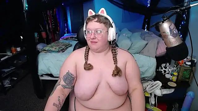 Snapshot of FatVeronica chatting on February 20, 2025, 1:30 pm FatVeronica online show from February 20, 2025, 1:30 pm