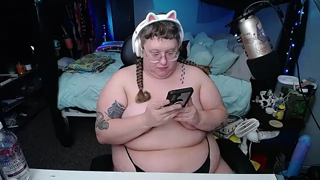 Snapshot of FatVeronica chatting on February 20, 2025, 4:36 pm FatVeronica online show from February 20, 2025, 4:36 pm