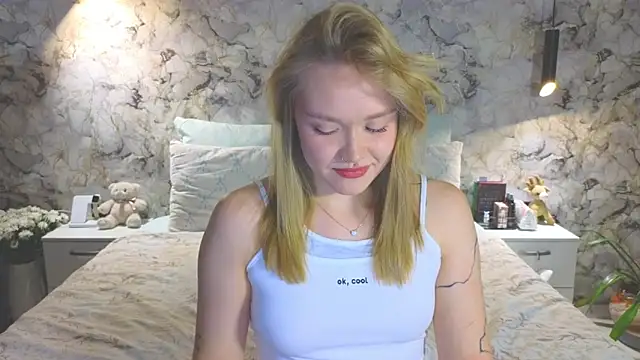 Aurora Golden1 online show from November 15, 2025, 4:58 pm