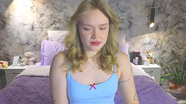 Aurora Golden1 online show from November 19, 2025, 5:13 pm