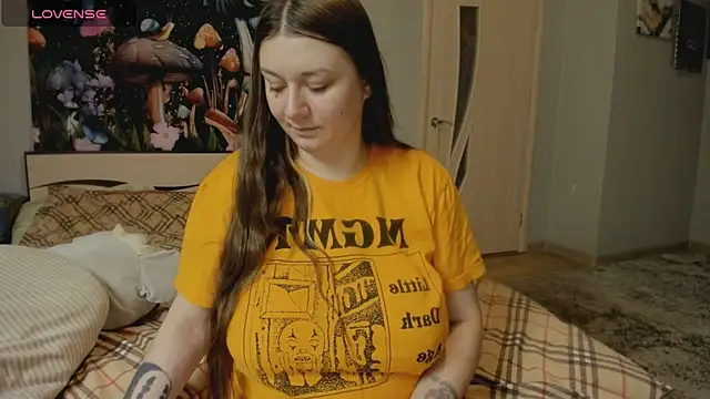 Snapshot of AlisaBacker chatting on November 13, 2025, 6:29 pm AlisaBacker online show from November 13, 2025, 6:29 pm