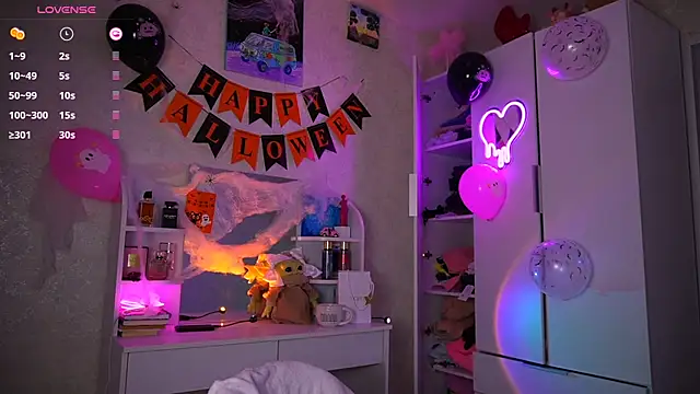 soffy  kisss online show from November 2, 2025, 6:21 pm