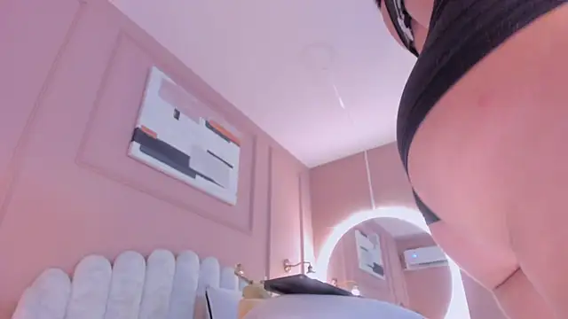 lia ass  online show from February 18, 2025, 1:44 pm