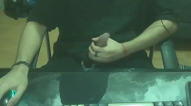 Snapshot of bnj181407 chatting on March 11, 2025, 12:33 am bnj181407 online show from March 11, 2025, 12:33 am