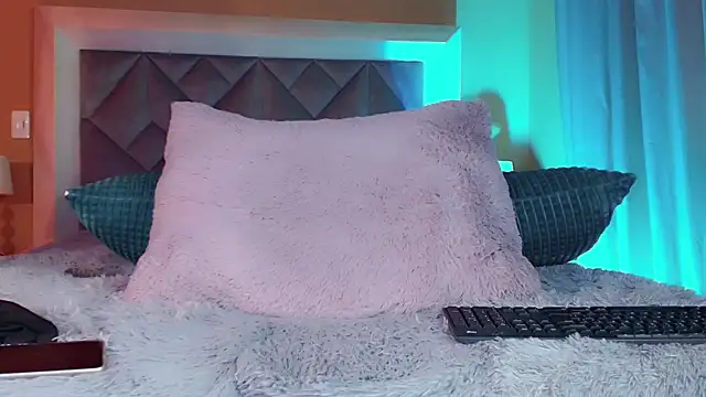 Ezraa1 online show from December 12, 2024, 1:06 pm