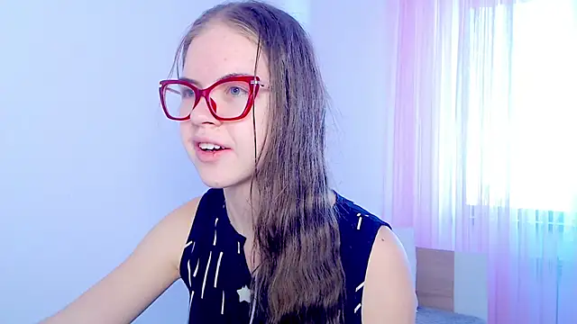 Snapshot of Sarah_HS chatting on November 9, 2025, 4:11 am Sarah HS online show from November 9, 2025, 4:11 am