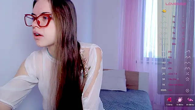 Snapshot of Sarah_HS chatting on February 5, 2026, 3:33 am Sarah HS online show from February 5, 2026, 3:33 am