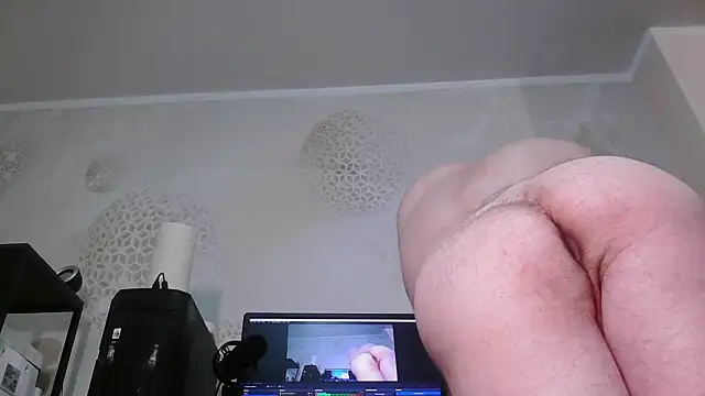 Snapshot of DickStaza chatting on December 17, 2025, 1:06 pm DickStaza online show from December 17, 2025, 1:06 pm