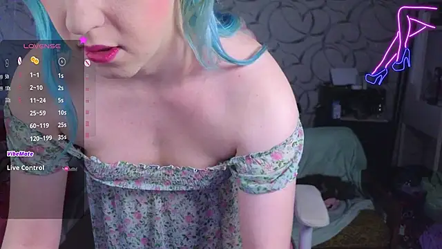 Snapshot of TheTrixy chatting on November 10, 2025, 11:20 am TheTrixy online show from November 10, 2025, 11:20 am