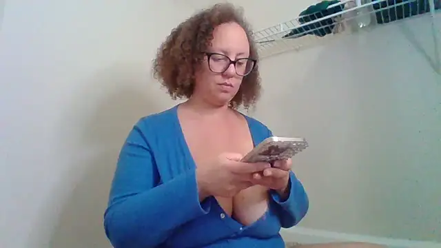 Snapshot of Paisleehaze chatting on October 27, 2025, 1:31 am Paisleehaze online show from October 27, 2025, 1:31 am