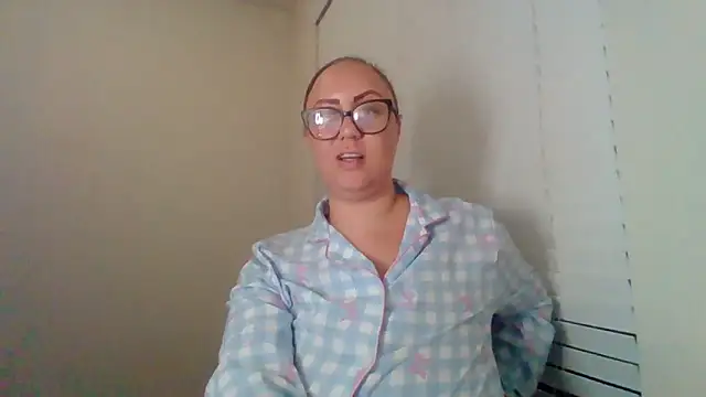 Snapshot of Paisleehaze chatting on February 7, 2026, 5:22 am Paisleehaze online show from February 7, 2026, 5:22 am