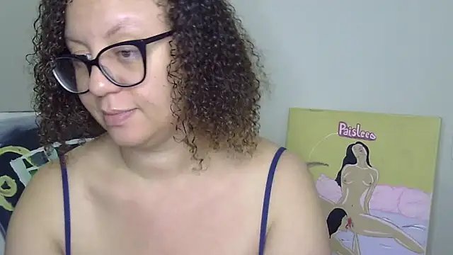 Snapshot of Paisleehaze chatting on February 22, 2026, 6:35 am Paisleehaze online show from February 22, 2026, 6:35 am