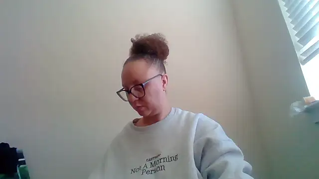 Snapshot of Paisleehaze chatting on March 1, 2026, 6:10 pm Paisleehaze online show from March 1, 2026, 6:10 pm