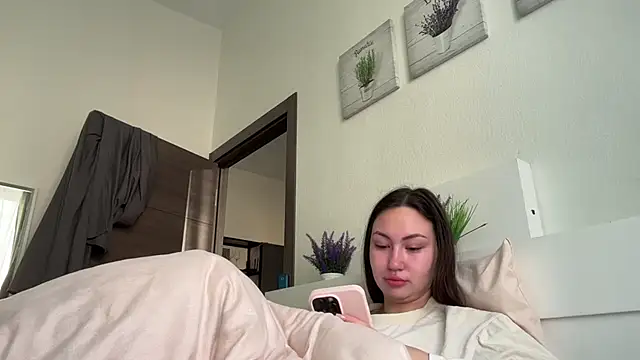 Snapshot of GIGI_BENNET chatting on October 1, 2025, 5:35 am GIGI BENNET online show from October 1, 2025, 5:35 am