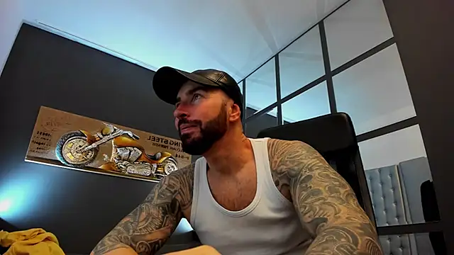 Snapshot of AronGrant chatting on December 16, 2024, 8:20 am AronGrant online show from December 16, 2024, 8:20 am
