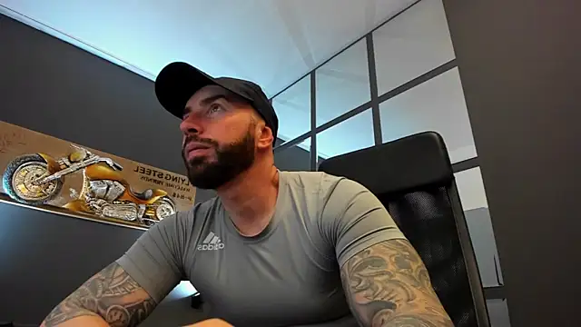 Snapshot of AronGrant chatting on February 8, 2025, 8:52 am AronGrant online show from February 8, 2025, 8:52 am