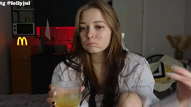 doll lol  online show from October 22, 2025, 5:45 pm