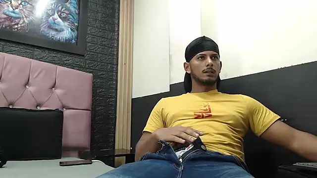 Snapshot of Chris_Dick23 chatting on October 18, 2025, 4:37 am Chris Dick23 online show from October 18, 2025, 4:37 am