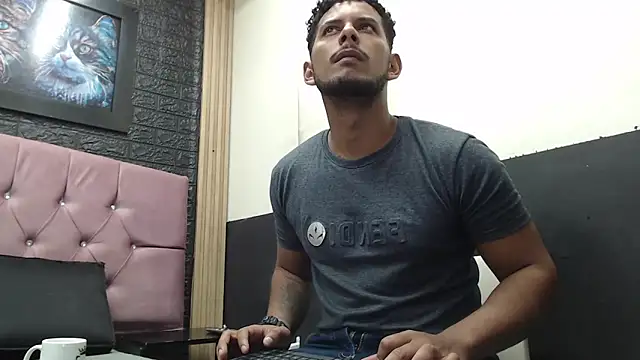 Snapshot of Chris_Dick23 chatting on October 22, 2025, 4:13 am Chris Dick23 online show from October 22, 2025, 4:13 am