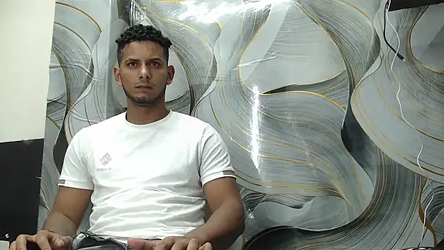 Snapshot of Chris_Dick23 chatting on October 31, 2025, 5:19 am Chris Dick23 online show from October 31, 2025, 5:19 am