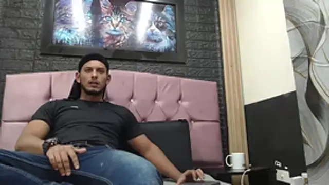 Snapshot of Chris_Dick23 chatting on November 11, 2025, 4:01 am Chris Dick23 online show from November 11, 2025, 4:01 am