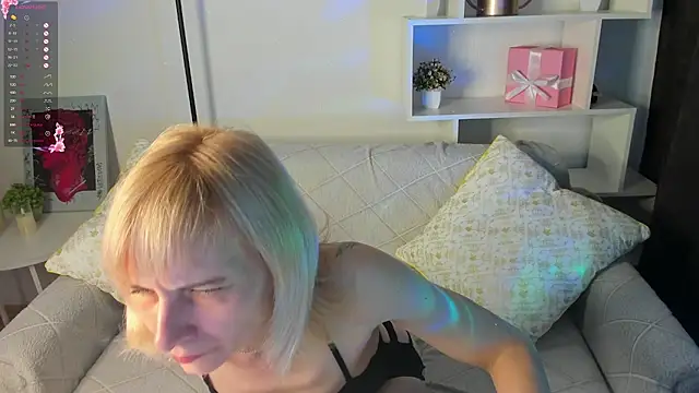 ElzaGlower online show from October 17, 2025, 2:04 am