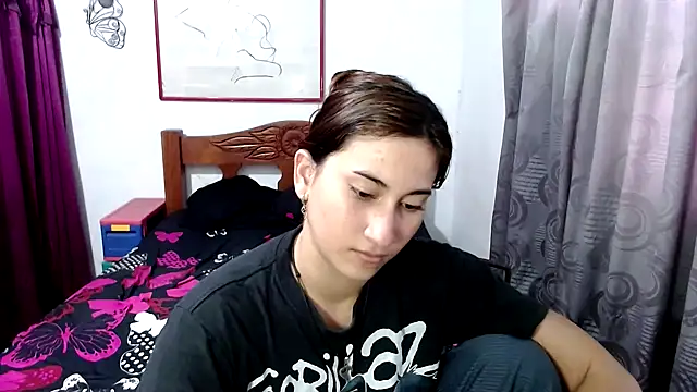 Snapshot of LadyMilk003 chatting on October 15, 2025, 4:51 pm LadyMilk003 online show from October 15, 2025, 4:51 pm
