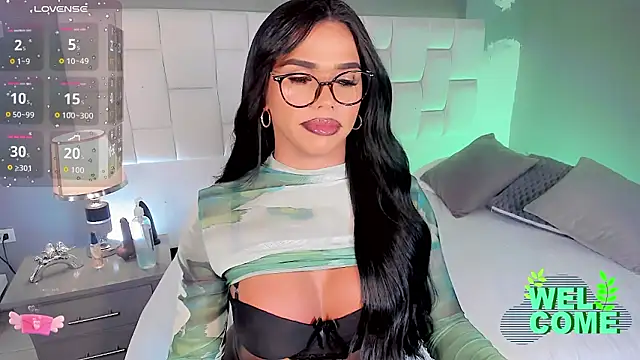 Snapshot of Franciis_4u chatting on February 3, 2026, 6:40 am Franciis 4u online show from February 3, 2026, 6:40 am