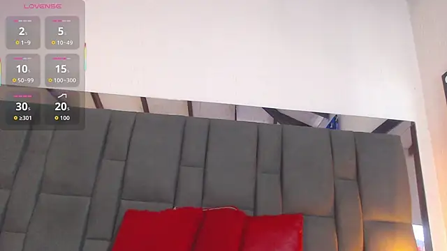 SELENA BIGBOOBS online show from December 2, 2025, 4:02 pm