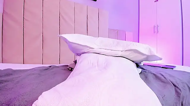 April bowie online show from March 6, 2025, 3:24 pm