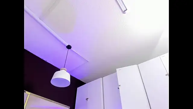 April bowie online show from October 24, 2025, 11:17 am