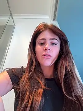 Snapshot of aus_queen chatting on December 2, 2025, 11:00 pm aus queen online show from December 2, 2025, 11:00 pm