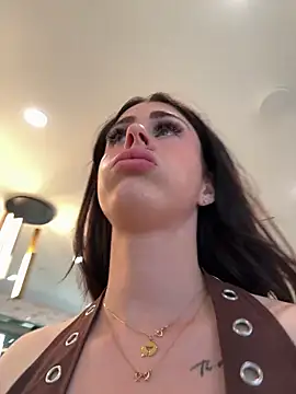 Snapshot of aus_queen chatting on February 24, 2026, 10:52 pm aus queen online show from February 24, 2026, 10:52 pm