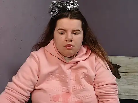 Snapshot of so_shy chatting on October 22, 2025, 6:35 am so shy online show from October 22, 2025, 6:35 am