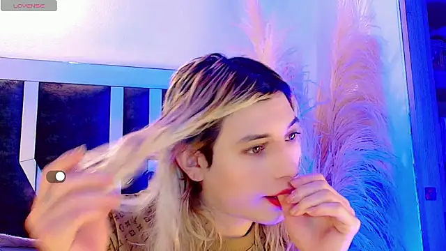 Snapshot of honey_skin chatting on February 23, 2026, 9:45 pm honey skin online show from February 23, 2026, 9:45 pm