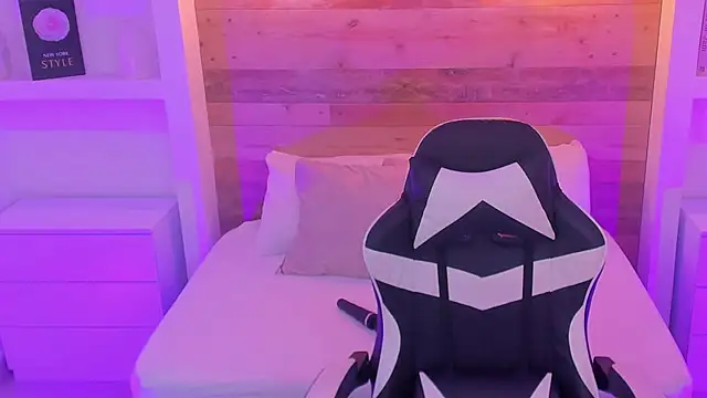 candy summer28 online show from October 29, 2025, 7:15 pm