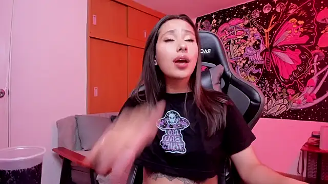 Snapshot of aciddollhell chatting on February 7, 2026, 1:09 am aciddollhell online show from February 7, 2026, 1:09 am