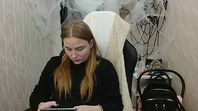 Snapshot of ElenaMaeer chatting on October 28, 2025, 11:36 am ElenaMaeer online show from October 28, 2025, 11:36 am