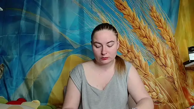 Snapshot of ElenaMaeer chatting on May 5, 2026, 7:38 am ElenaMaeer online show from May 5, 2026, 7:38 am