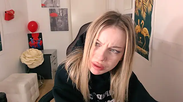 HeyDoraa online show from December 4, 2024, 1:42 pm