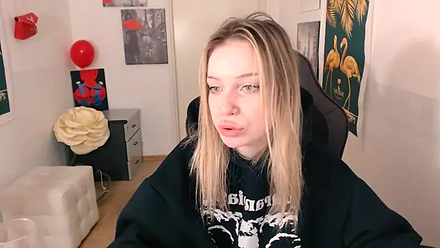 HeyDoraa online show from December 4, 2024, 4:49 pm