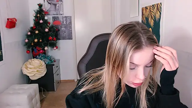 HeyDoraa online show from December 21, 2024, 3:20 pm