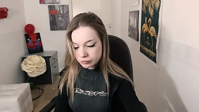 HeyDoraa online show from February 6, 2025, 6:02 pm