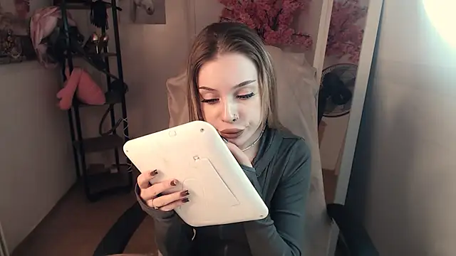 HeyDoraa online show from February 23, 2025, 6:34 pm